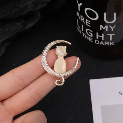 1pc Delicate Cute Moon Shape Cat Eye Stone Brooch